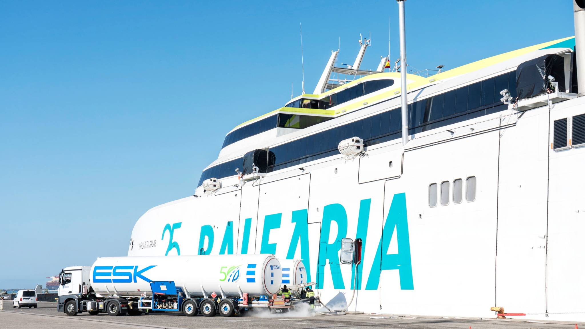 carga-gnl-ferry-balearia