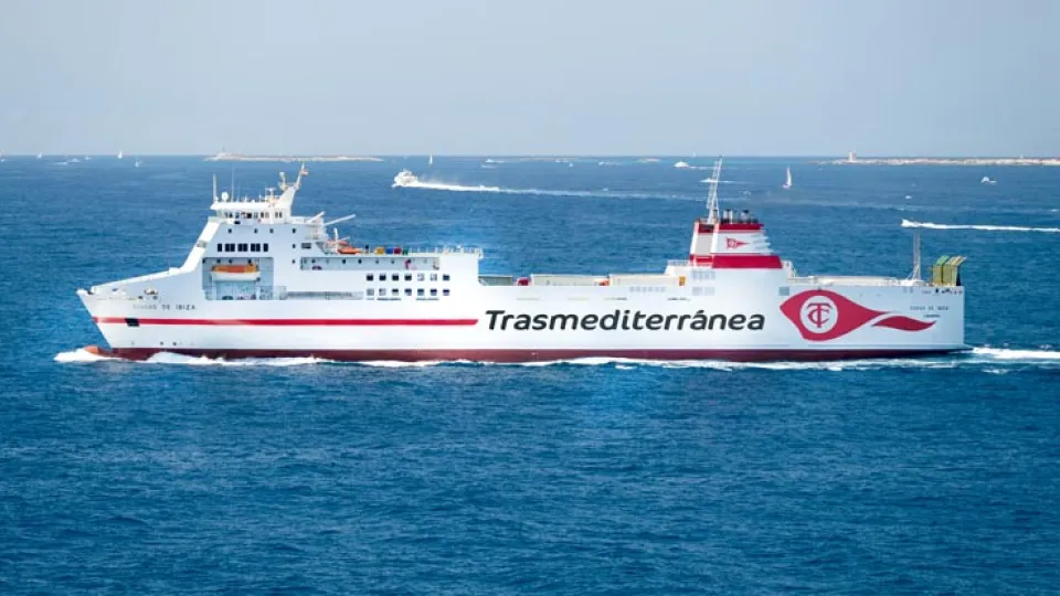 Vista exterior del ferry Ciudad de Ibiza