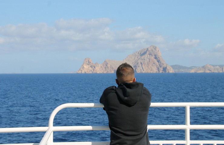 IbizaSpain, la guía online para conocer y visitar Ibiza, se embarca en el 'ferry Nápoles' para vivir la experiencia de viajar con tu propia furgoneta a la Península.
