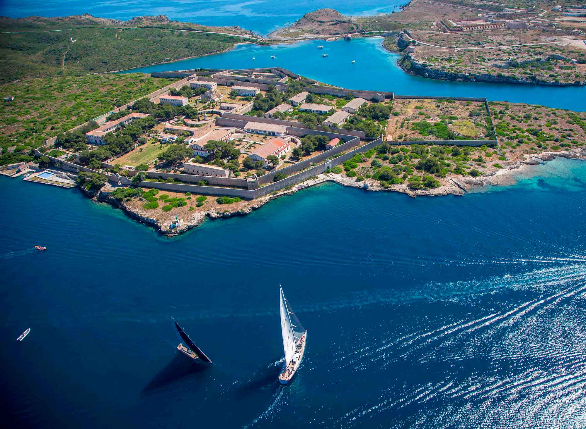 El Lazareto, una isla dentro de otra isla