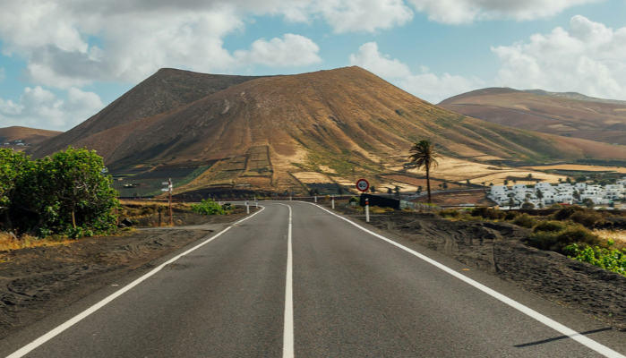Carretera junto a la costa de Tenerife